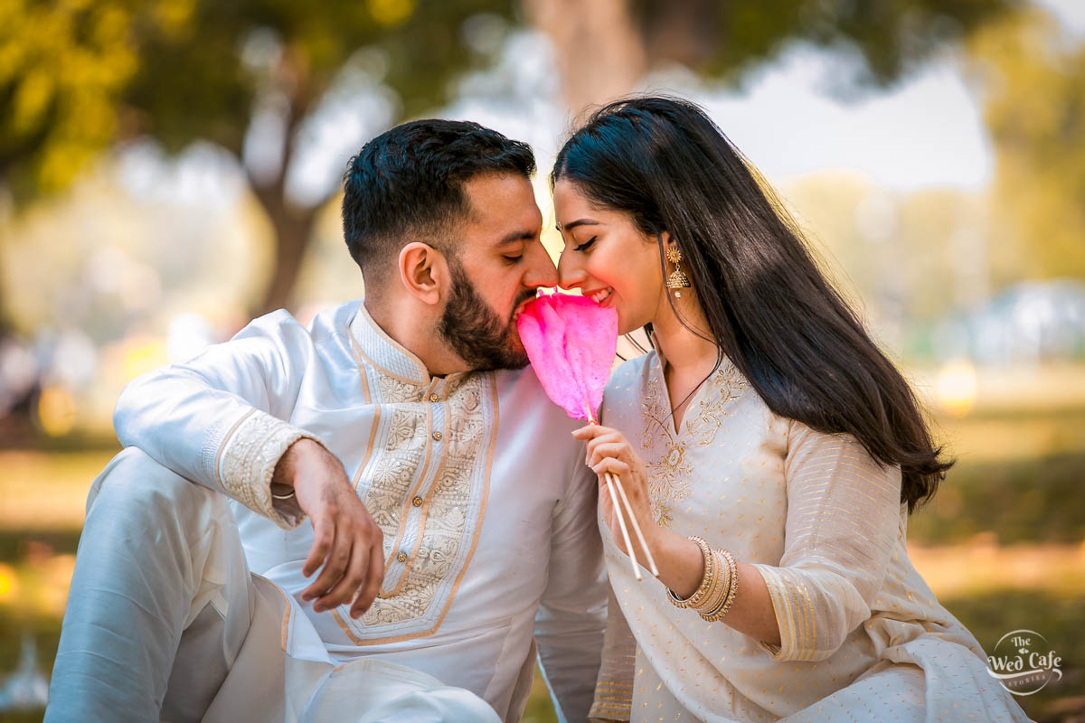 Lovely Indian couple posing outdoors. | Photo 172844